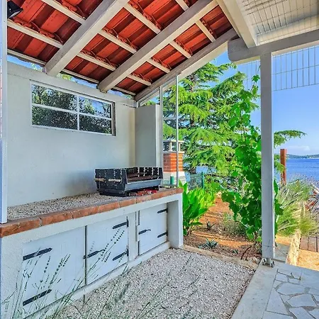 Amazing Beachfront Tatil Evi Sevid