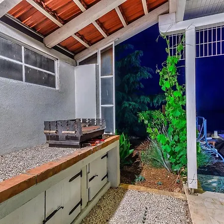 Amazing Beachfront Tatil Evi