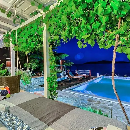 Amazing Beachfront Tatil Evi Sevid