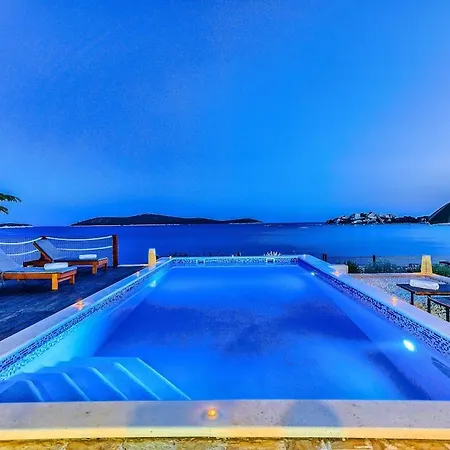 Amazing Beachfront Tatil Evi Sevid