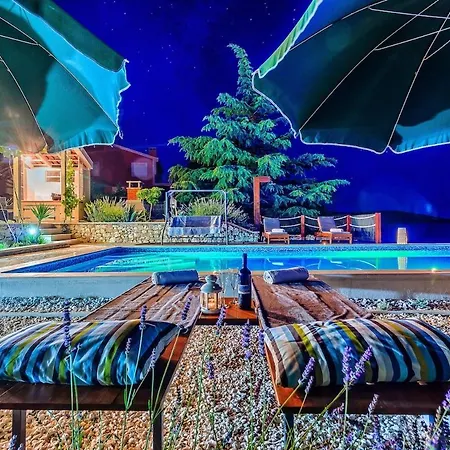 Amazing Beachfront Tatil Evi