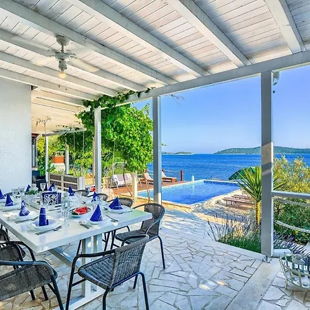 Tatil Evi Amazing Beachfront Sevid